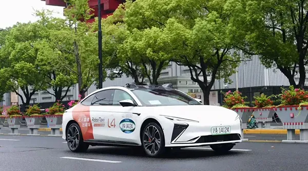 展商直擊 | 智己汽車亮相2025世界人工智能大會(huì)！首獲上海新一批智能網(wǎng)聯(lián)汽車示范運(yùn)營(yíng)牌照