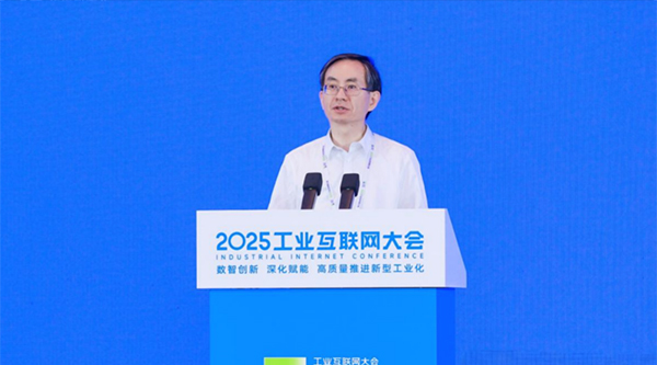 2025工業(yè)互聯(lián)網(wǎng)大會專家訪 | 余曉暉：工業(yè)互聯(lián)網(wǎng)十年成果與AI融合前景展望
